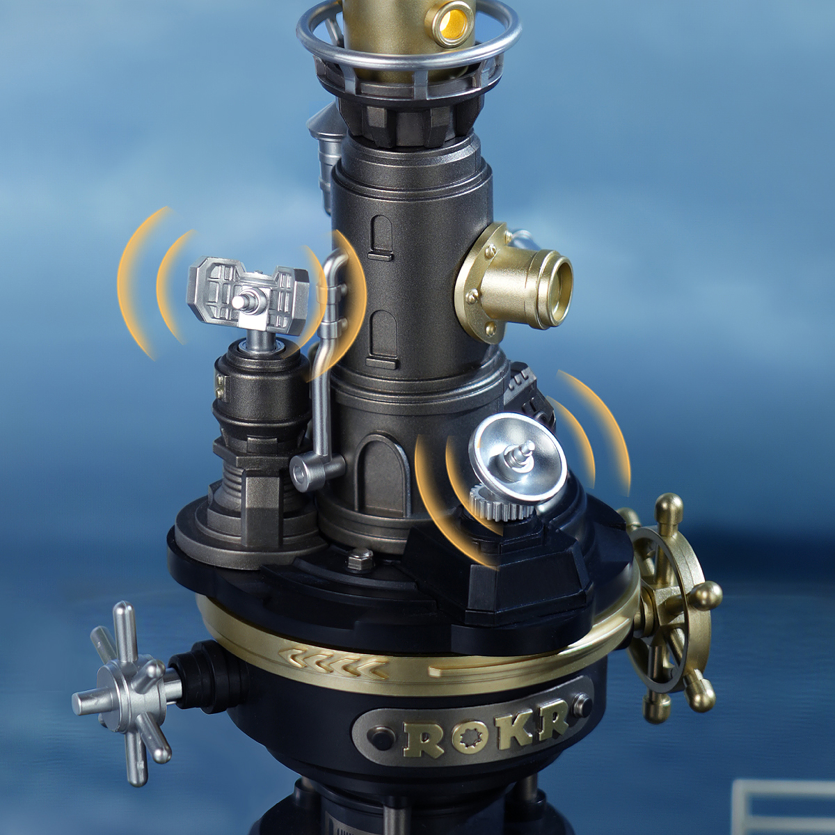 Nahaufnahme des Turms und der rotierenden Mechanik des Navi-Leuchtturms