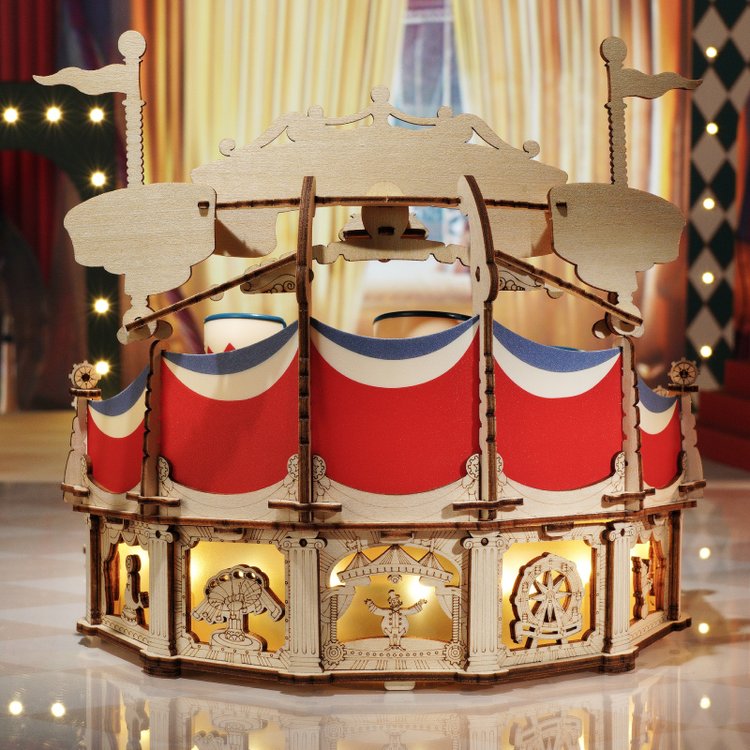 Vollansicht der ROKR Tilt-A-Whirl EA04 mit warmem Licht