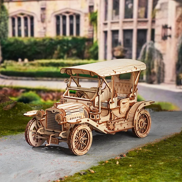 ROKR Oldtimer MC801 in einer Außenszene