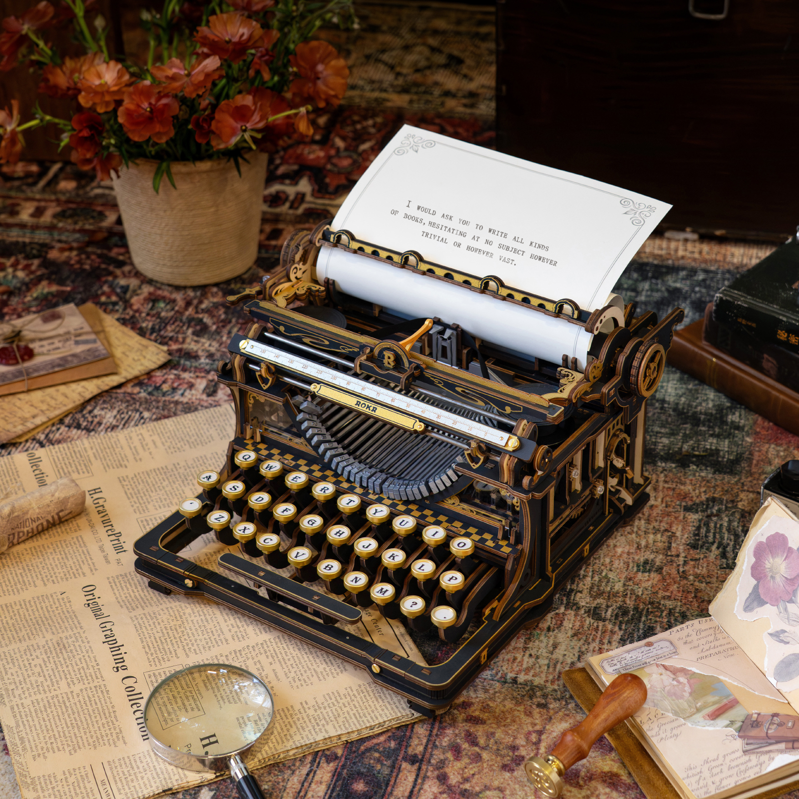 Mechanische typemachine – klassieke versie LK703B met vintagebureauaccessoires