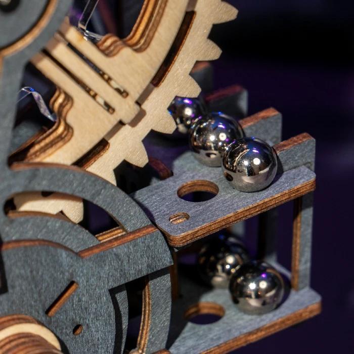 Marble Night City LGA01 detail van kogelterugvoer en tandwielen