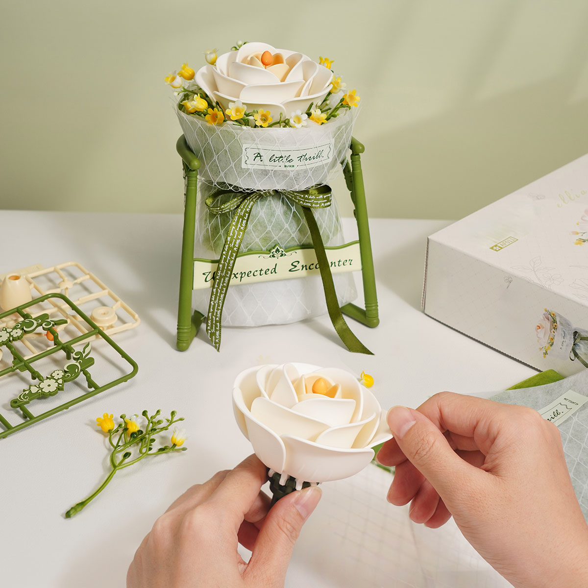 Montaje con piezas florales e instrucciones — AF011