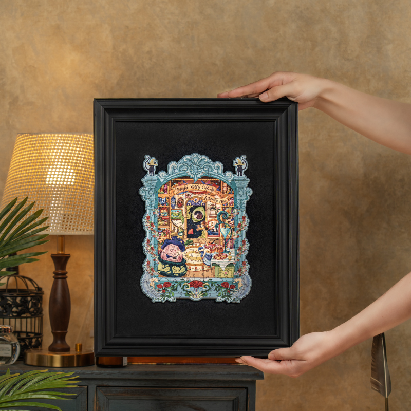 Puzzle enmarcado sostenido en una habitación acogedora — TA009