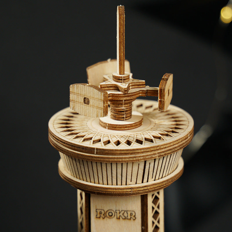 Detalle de la parte superior de la torre — AMK41