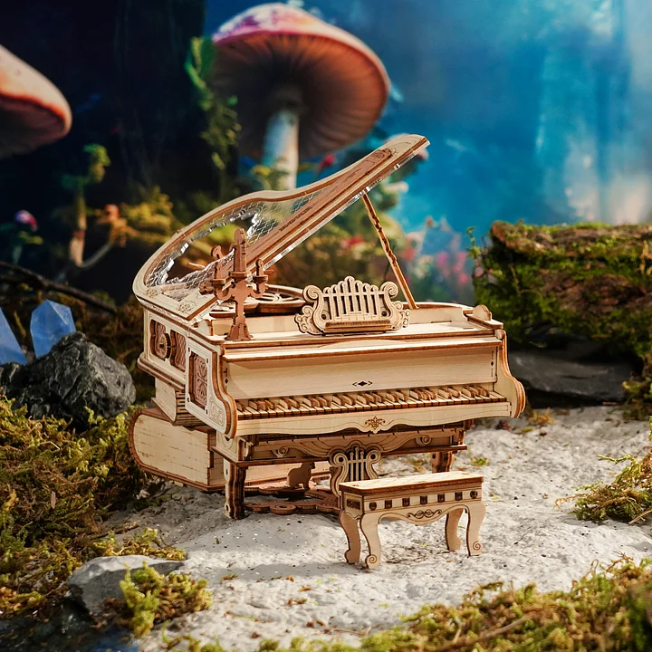 Piano de madera en una escena de bosque fantástico — AMK81