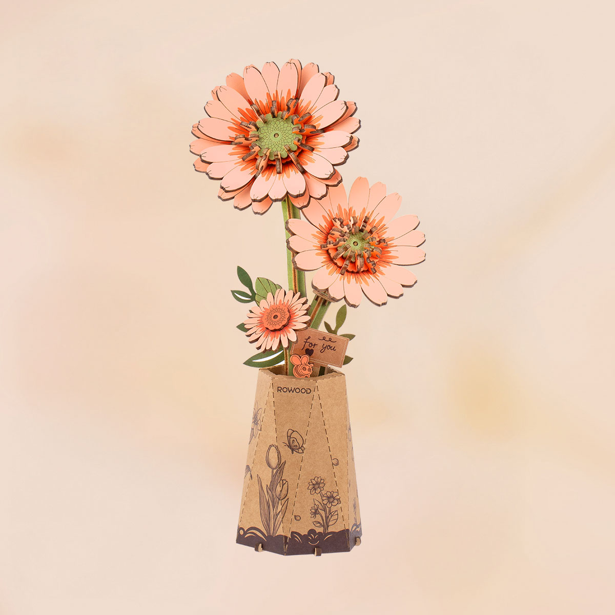 Gerberas naranjas de madera en un jarrón decorativo — TW01H