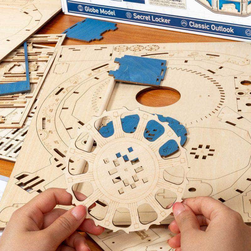 Manos montando los anillos del globo — ST002