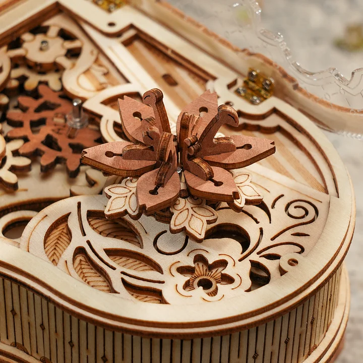 Primer plano del engranaje decorativo con forma de flor — AMK81