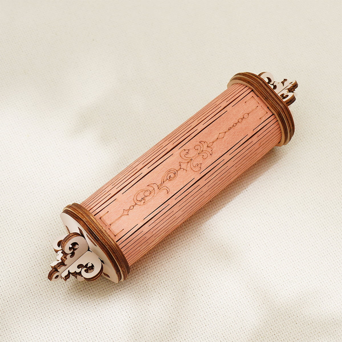 Detalle de un componente cilíndrico de madera — LC701