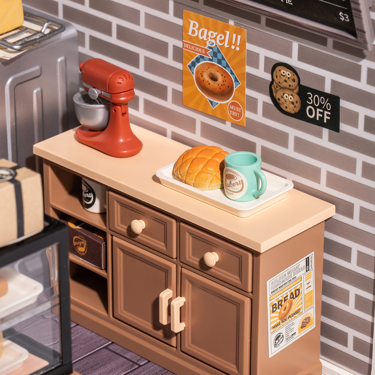 Rolife Golden Wheat Bakery Super Creator Miniature House DW005B détail de l'armoire latérale et du mélangeur en gros plan