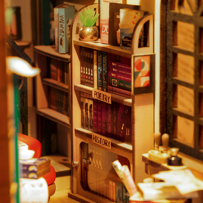Rolife DIY Book Nook - Librairie TGB07 étagère confortable intérieur détail gros plan