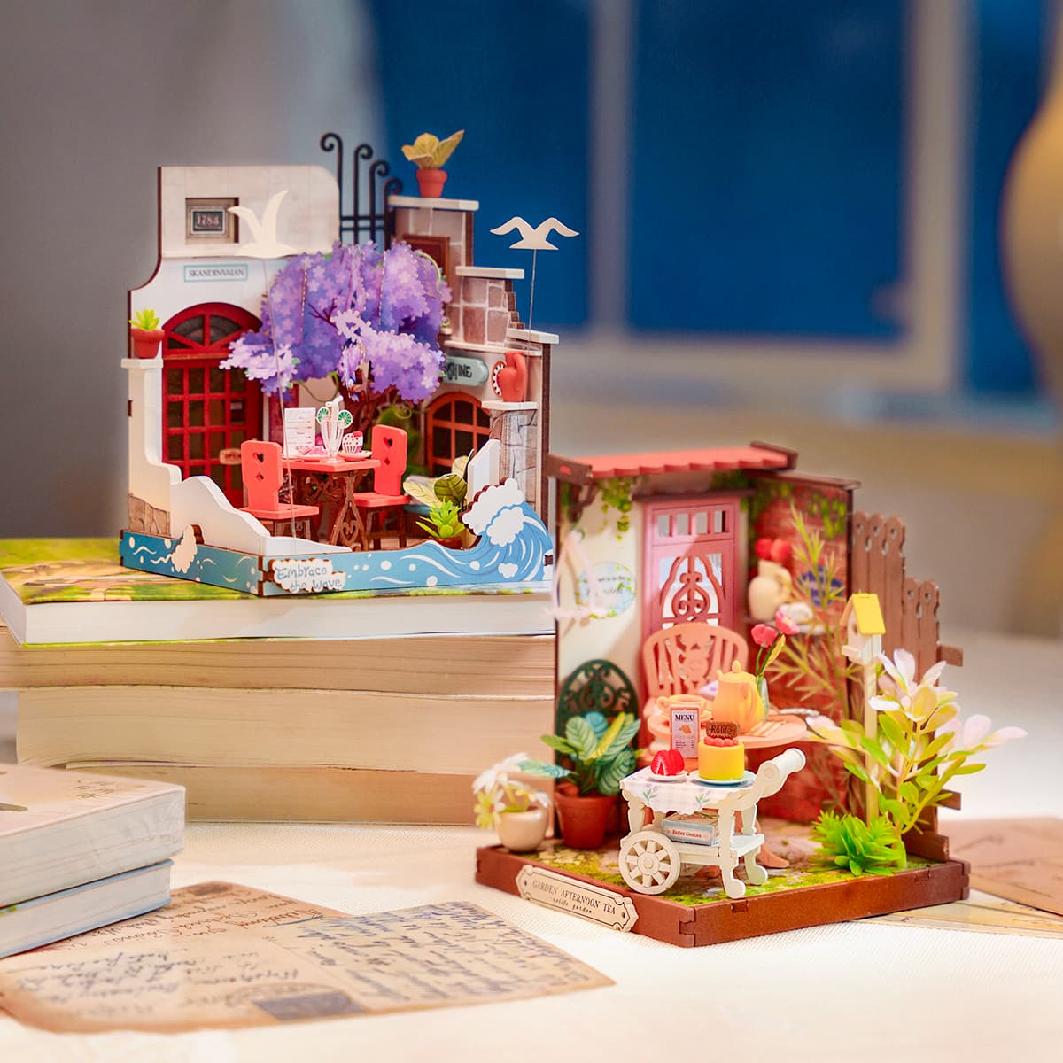 Rolife DIY Miniature House - Scène d'affichage Fancy Tea Yard DS038 avec une autre maison miniature de série