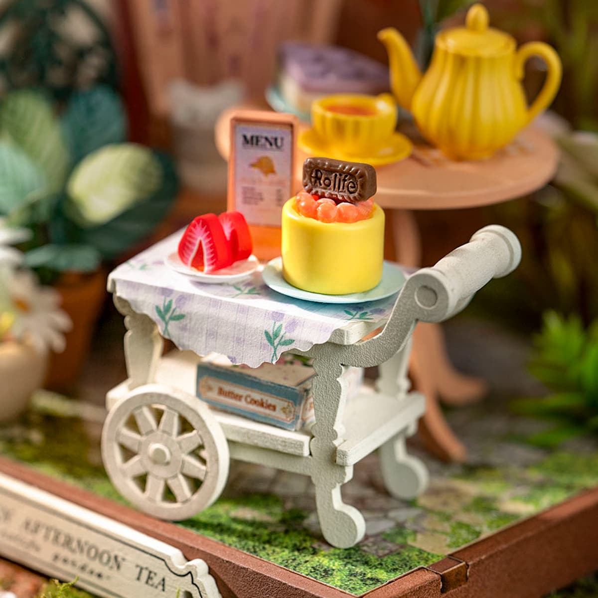 Rolife DIY Miniature House - Fancy Tea Yard DS038 détail du chariot à dessert en gros plan