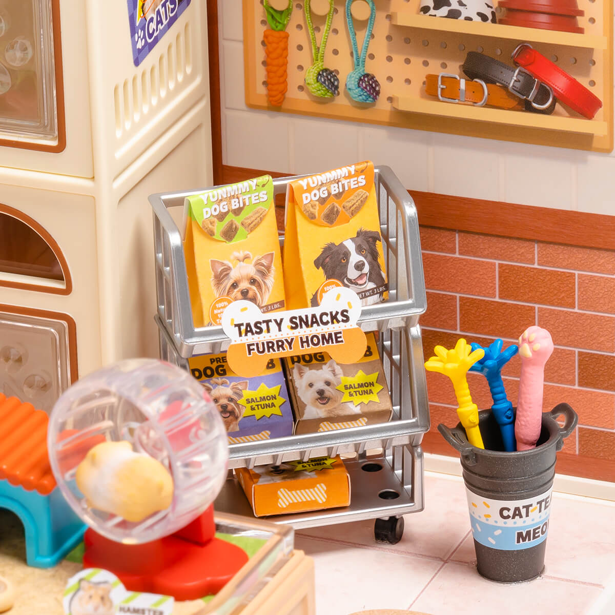 Furry Friends Home DW027 vue détaillée avec collations, jouets et accessoires de toilettage pour animaux de compagnie