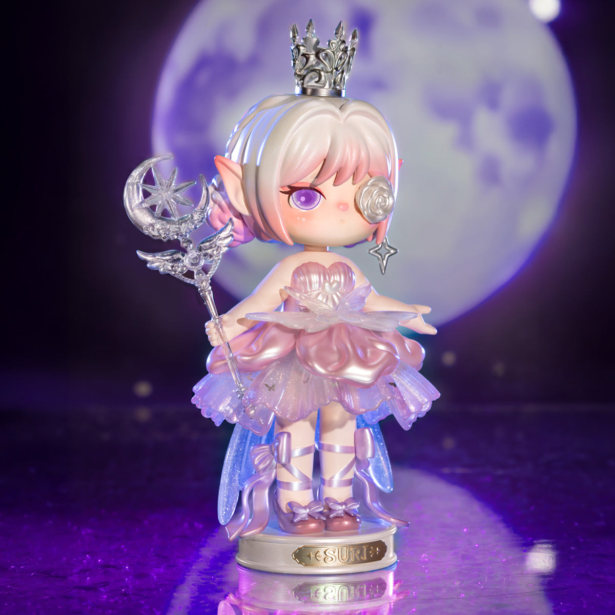 Suri Magic Princess S011 - Figurine complète dans une scène violette au clair de lune