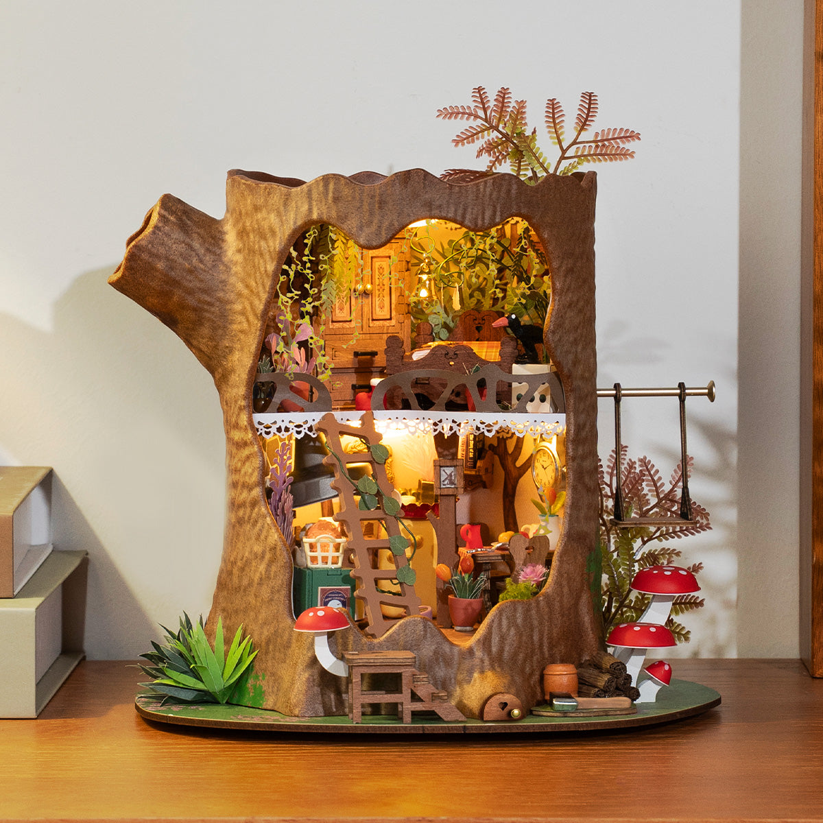 Scène d'affichage de table Fairytale Tree House DG179 avec éclairage intérieur chaleureux