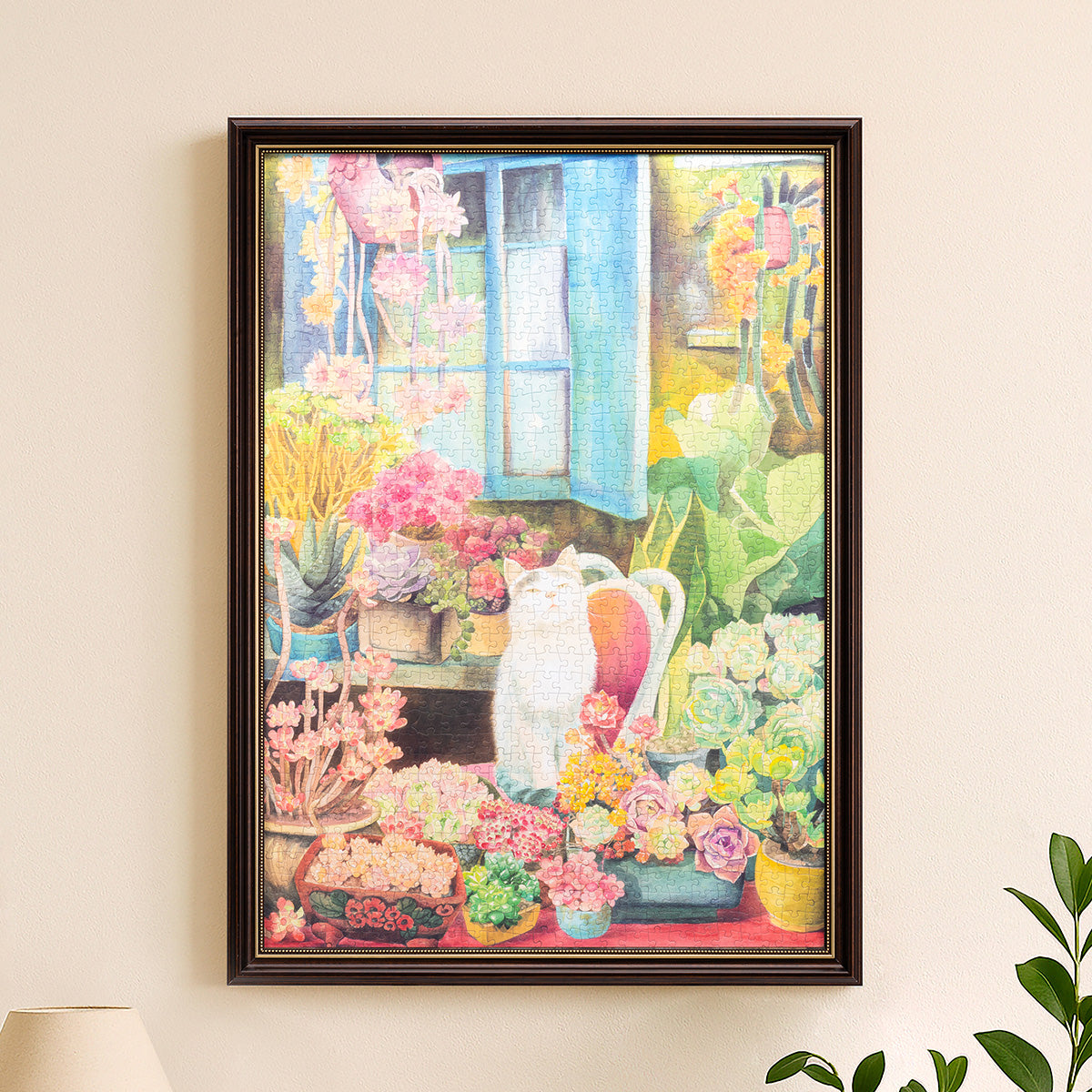 Rowood Cat's Plant Yard PT012 puzzle encadré de 1000 pièces affiché sur un mur