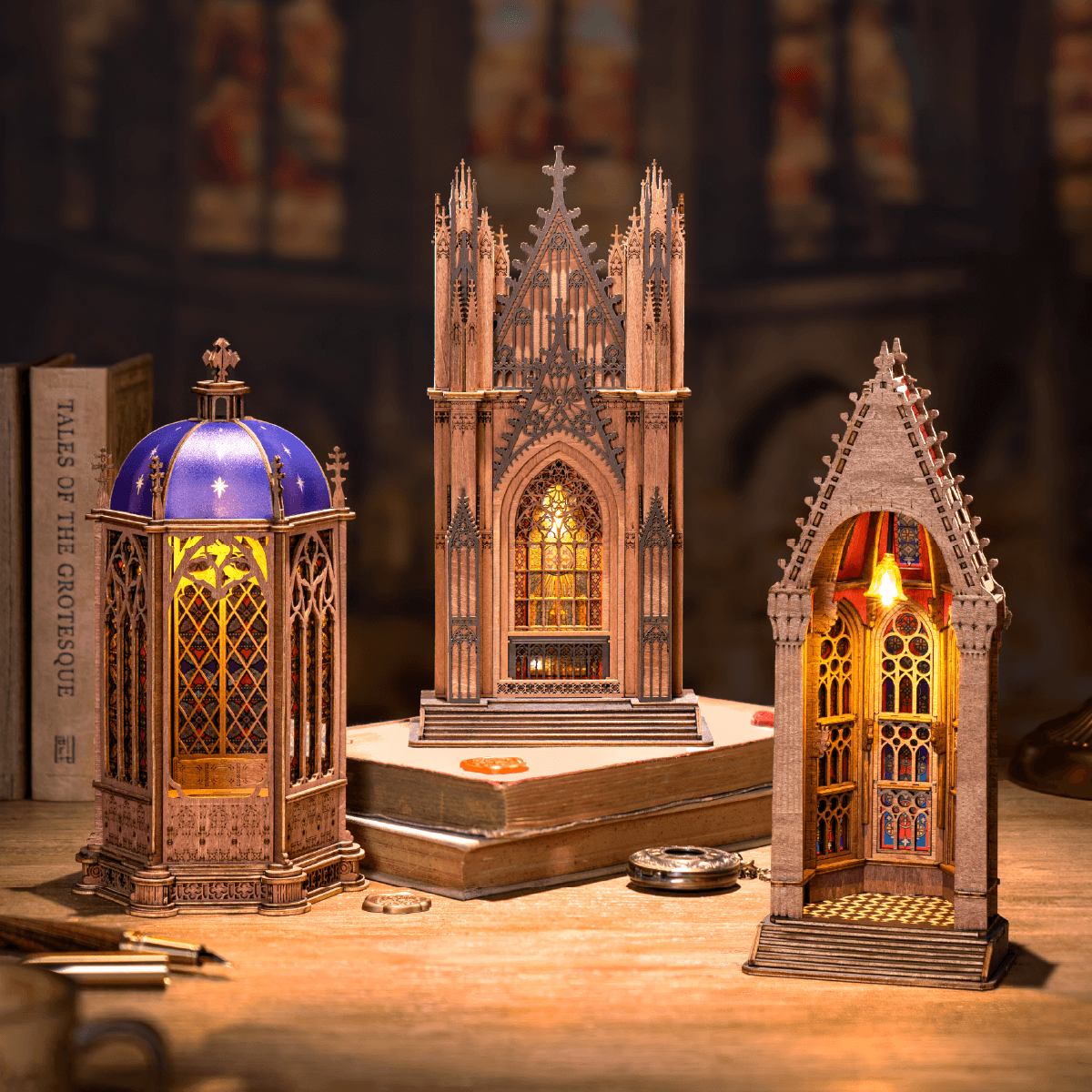 Scène de collection de la cathédrale aux rosaces avec d?me étoilé et lanternes assorties