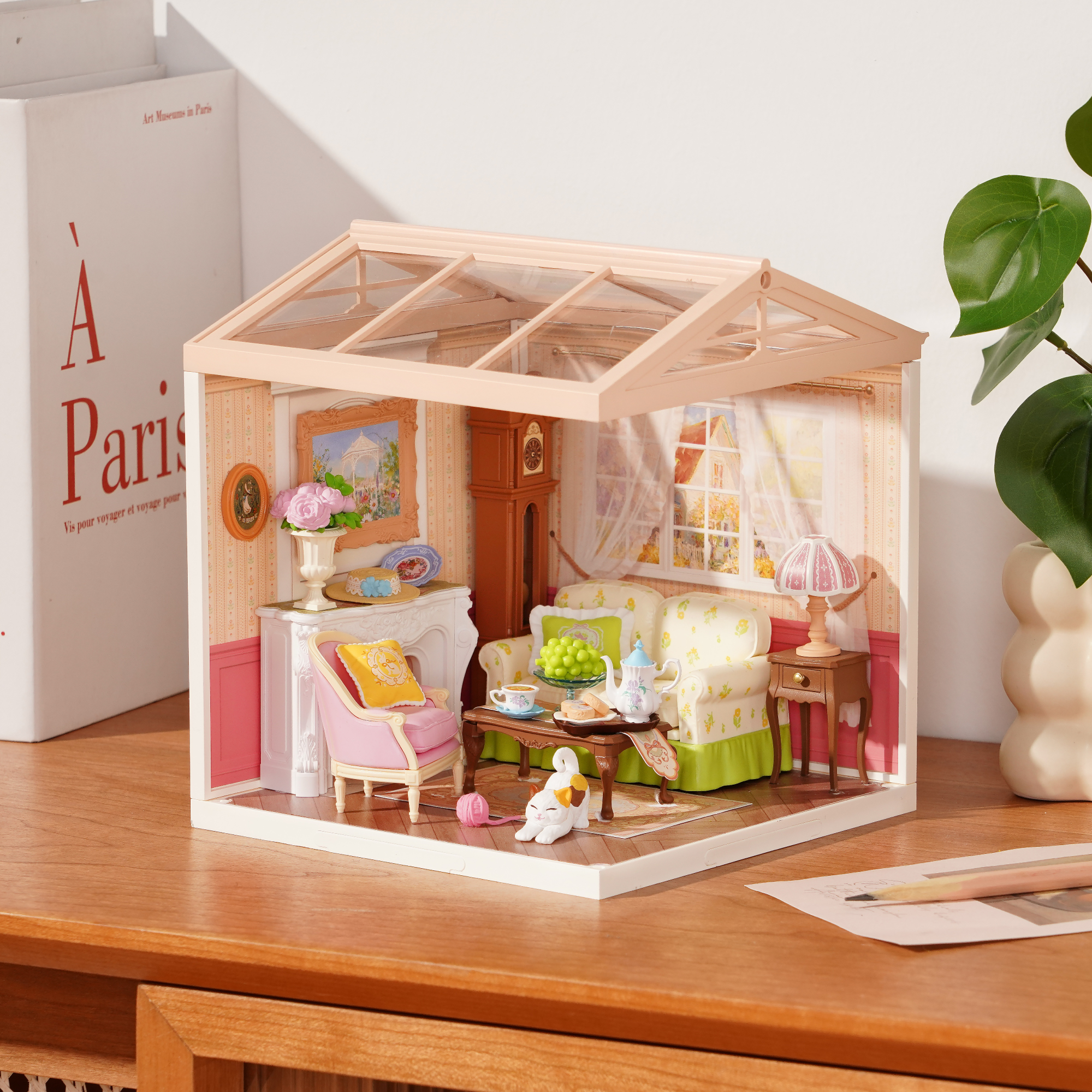 Salle miniature Rolife Holiday Tea Time DW023 dans une scène de maison sur table