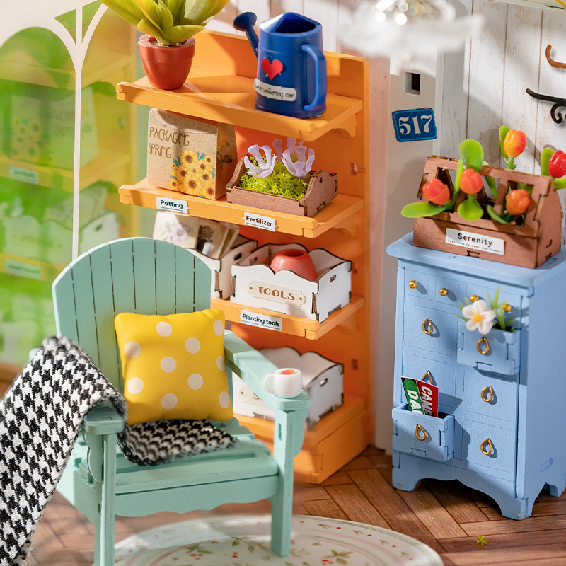 Rolife Miniature House – Dreamy Garden House DG163 Detailaufnahme von Stuhl und Schrank