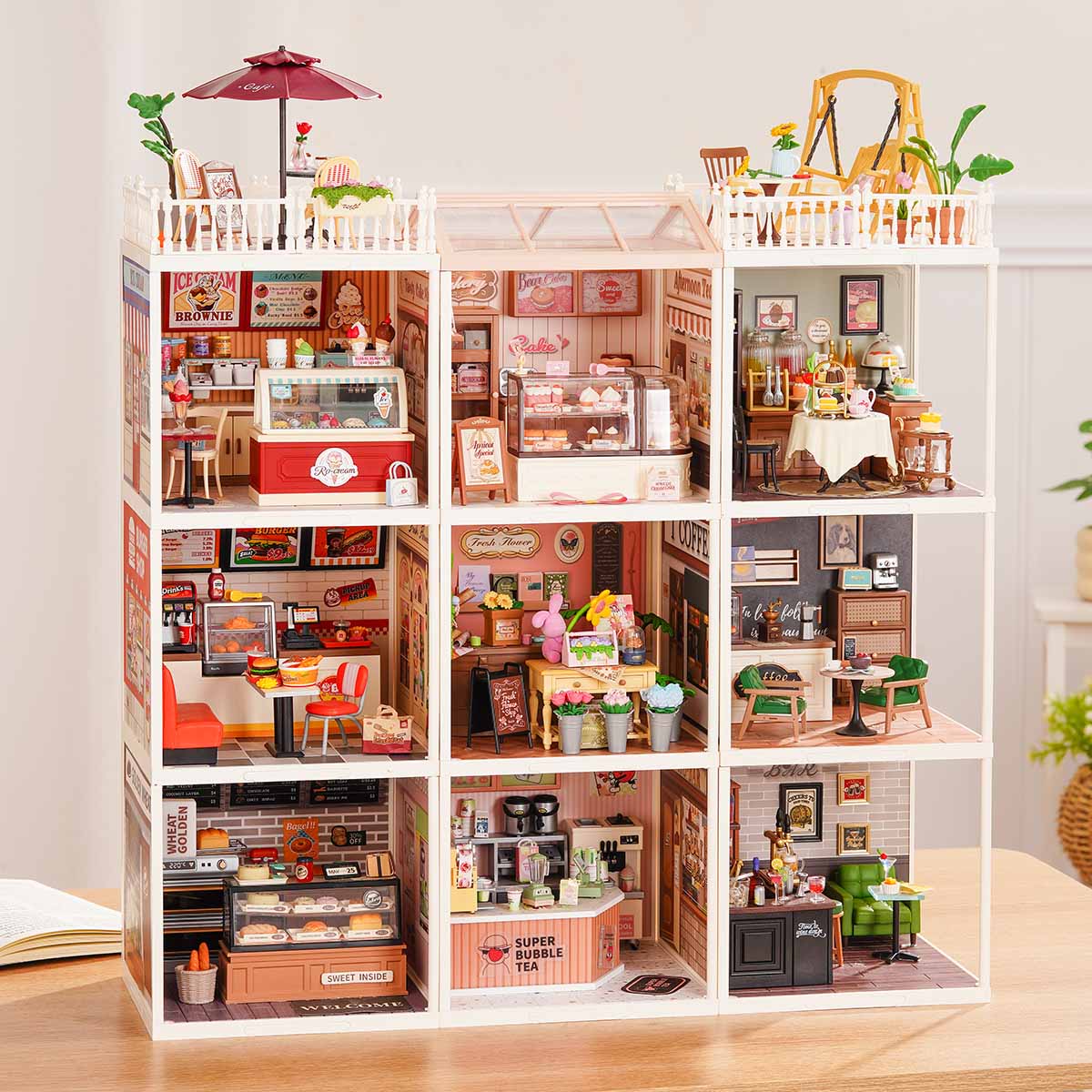 Rolife Super Creator 9-in-1-Vollgitter-Display aus einem größeren Winkel