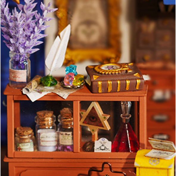 Nahaufnahme von Kikis Magic Emporium-Theke mit Büchern, einem Federstift und Flaschen