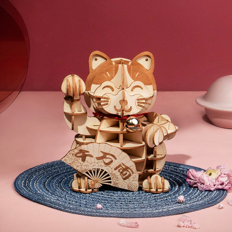 Rolife Plutus Cat TG303 Holzpuzzle in einer festlichen Tischszene