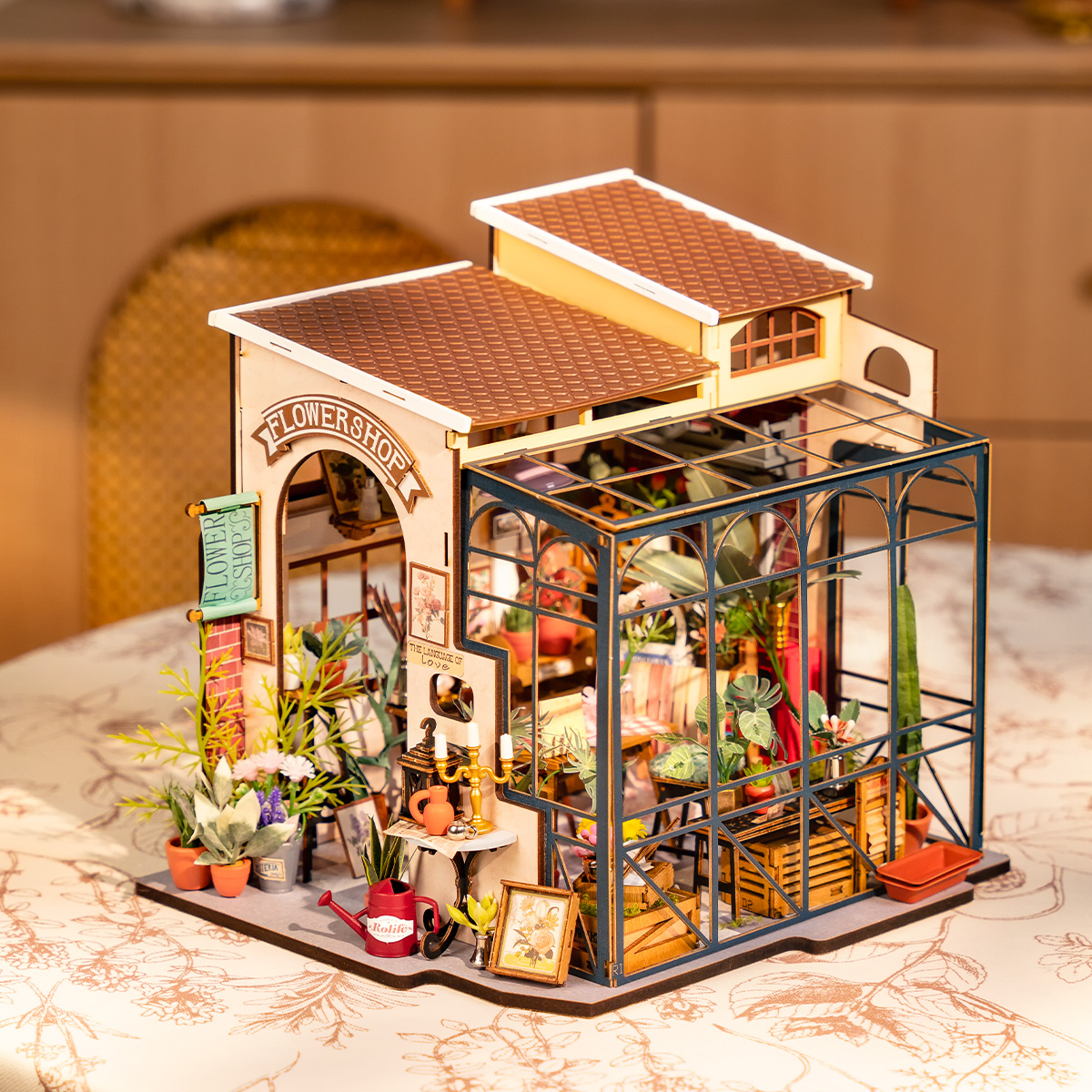 Rolife DIY Miniatur-Puppenhaus – Emily's Flower Shop DG145-Größengrafik mit angezeigten Abmessungen