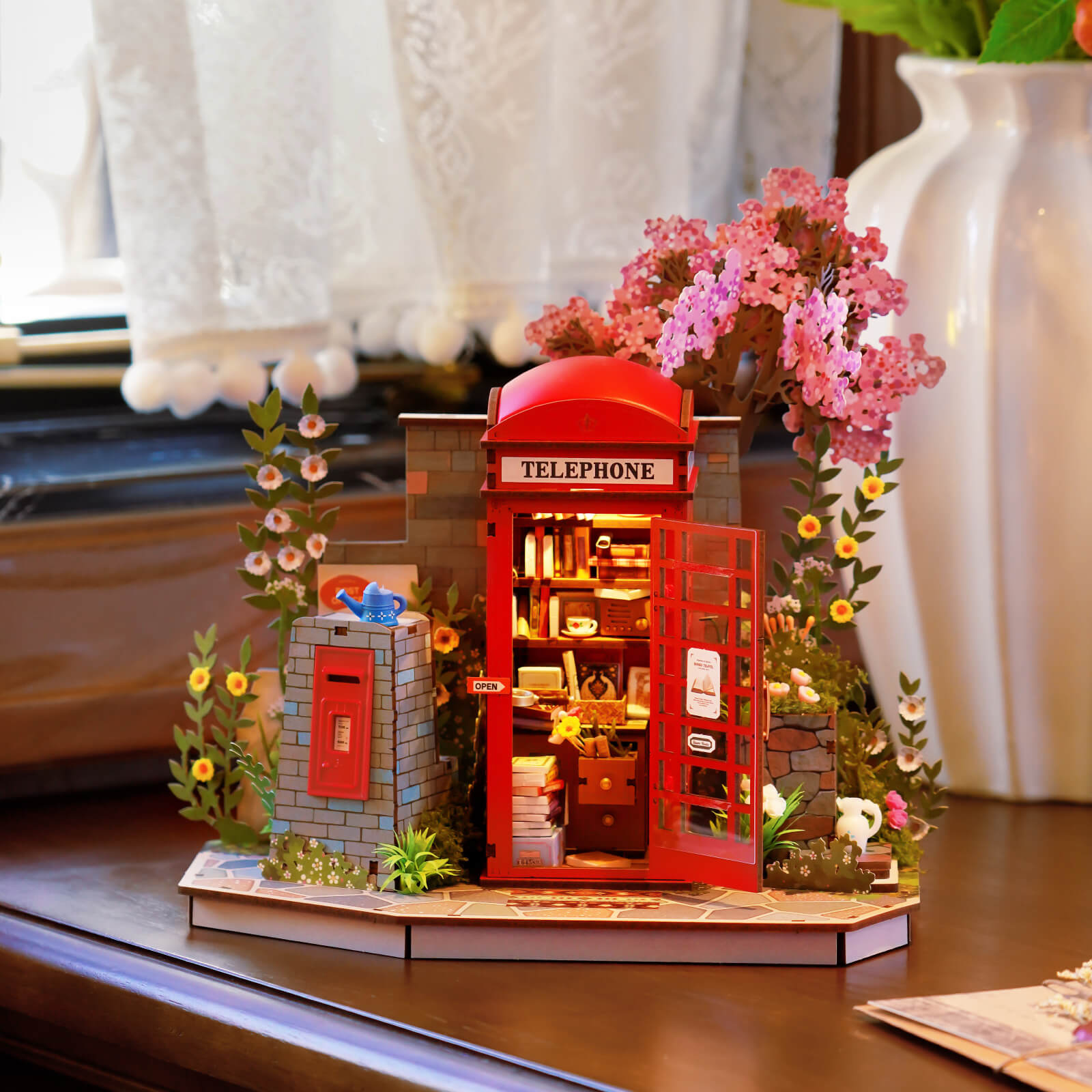 Rote Telefonzelle Blossom Book Booth TGS05 als gemütliche Heimdekoration