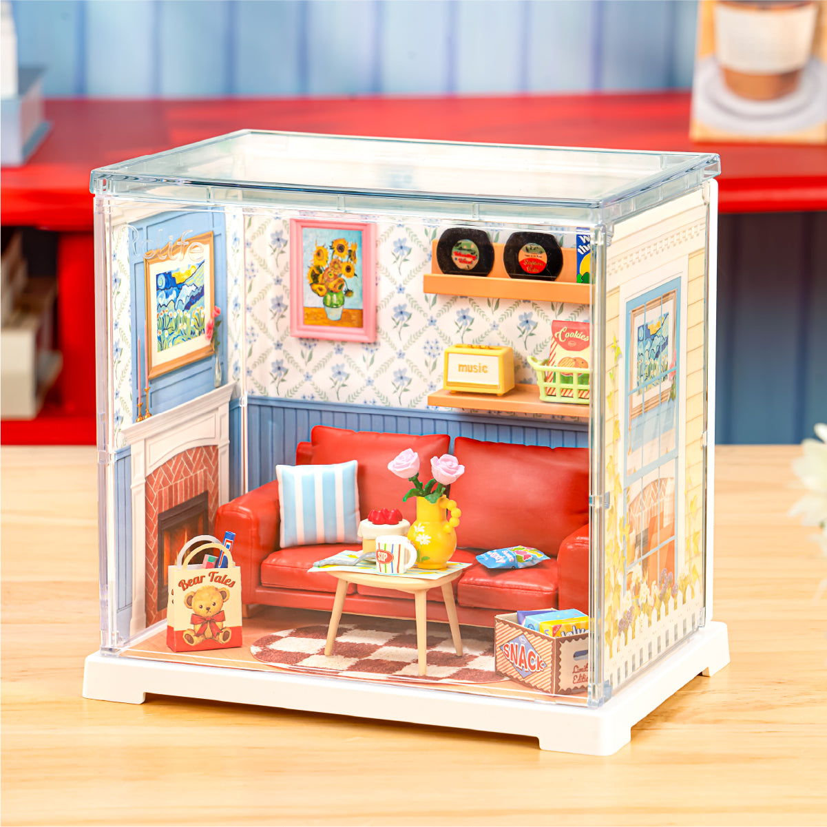 Rolife Country Blue Lounge DWS05B Miniaturzimmer in einer Wohnszene mit Staubschutz