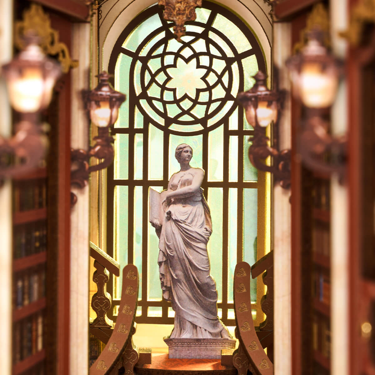 Library of Wonders TGB16 Nahaufnahme des Lesesaals, der Statue und der Fensterdetails