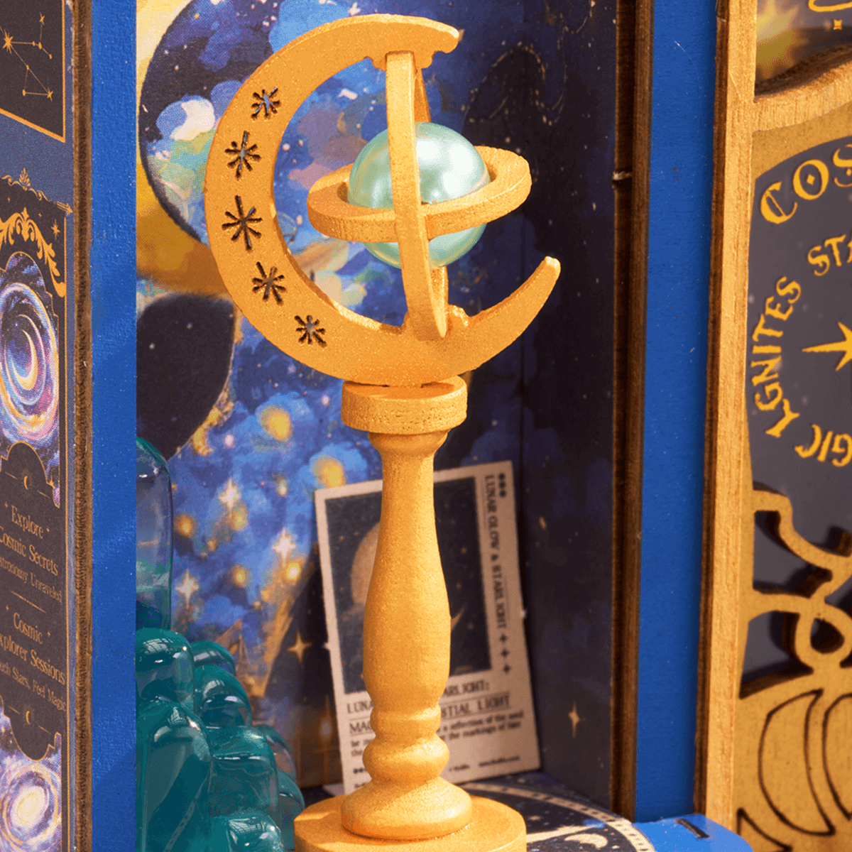 Magic Astronomy Shop DS048 Nahaufnahme des Mondglobusständers und Details der Himmelsdarstellung