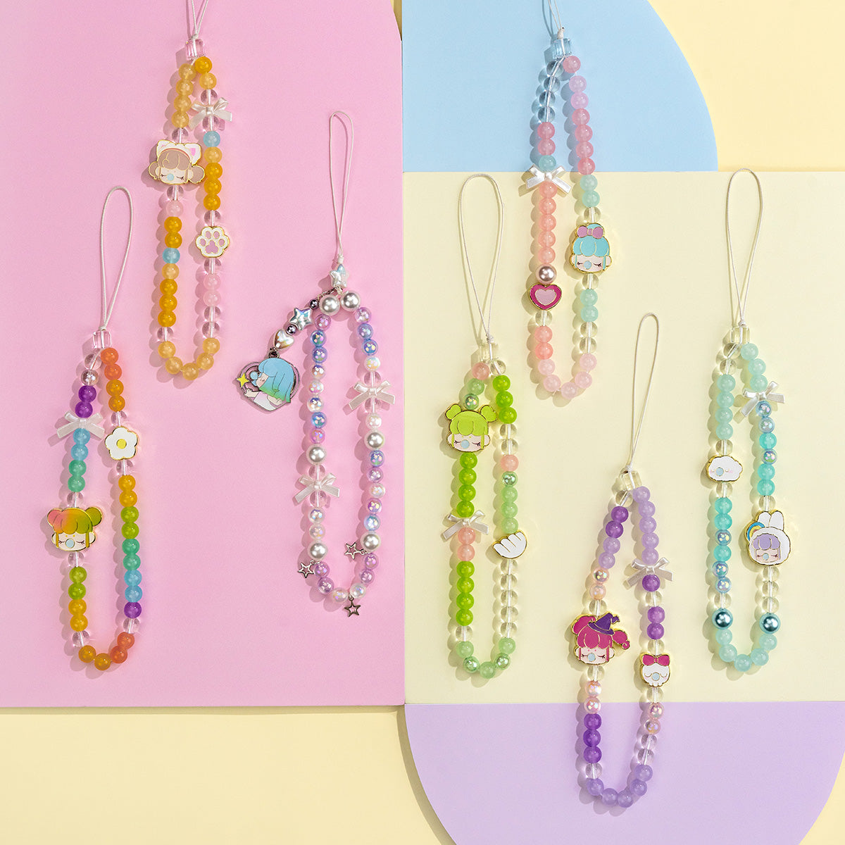Display der Nanci Sweet Time-Telefon-Lanyard-Kollektion in Pastell Szene