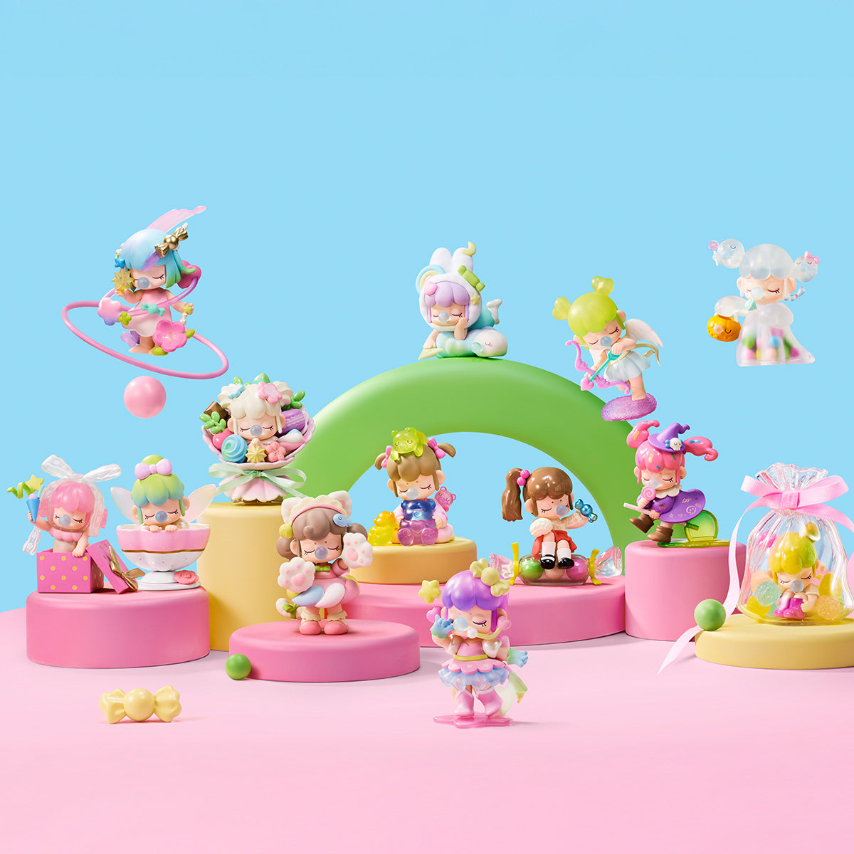 Nanci Sweet Time Vollständiges Kollektionsdisplay in einer pastellfarbenen Produktszene.