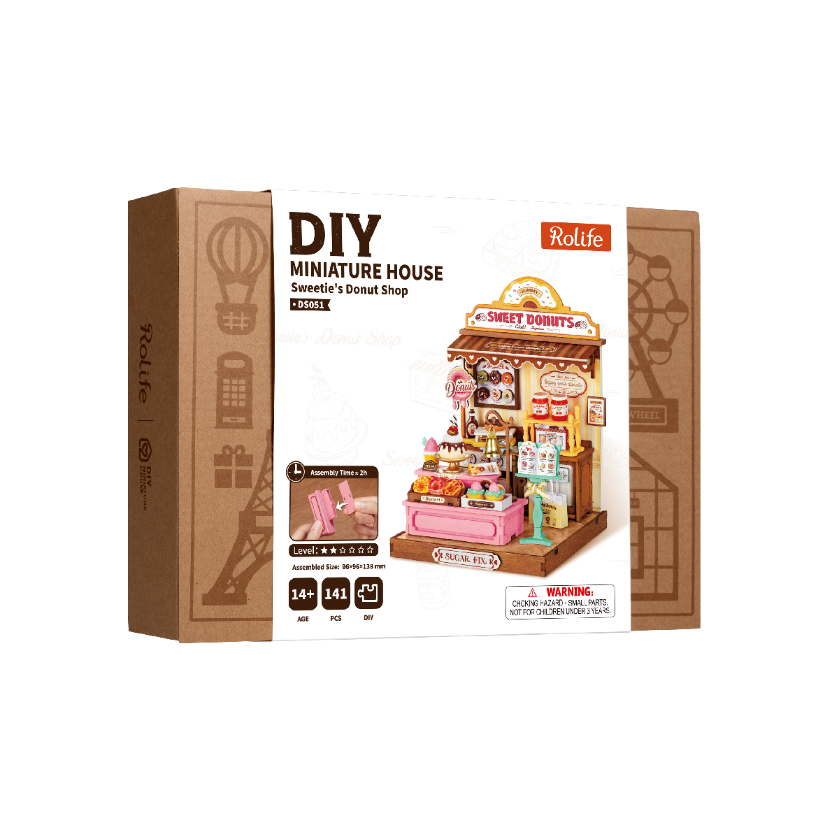 Sweetie's Donut Shop DS051-Paket neben dem fertigen rosa Bäckerei-Miniaturmodell