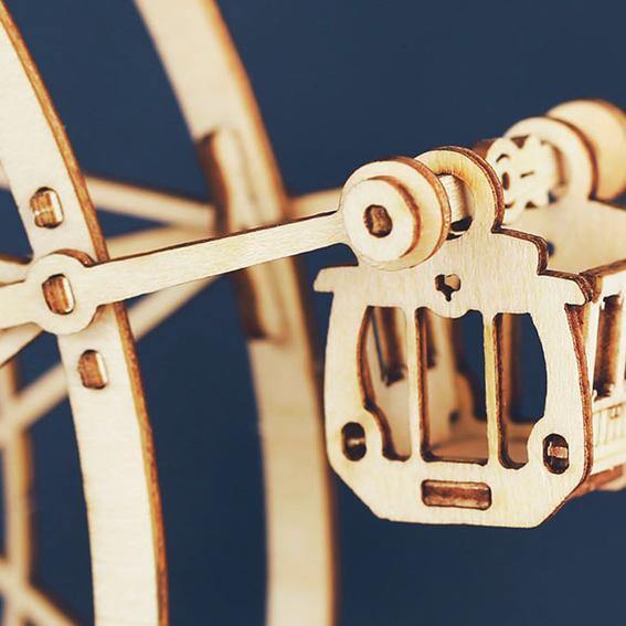 Moderne Spieluhr von Rolife – Gaint 3D-Holzpuzzle – Riesenrad TGN01 Detailaufnahme der Riesenradkabine