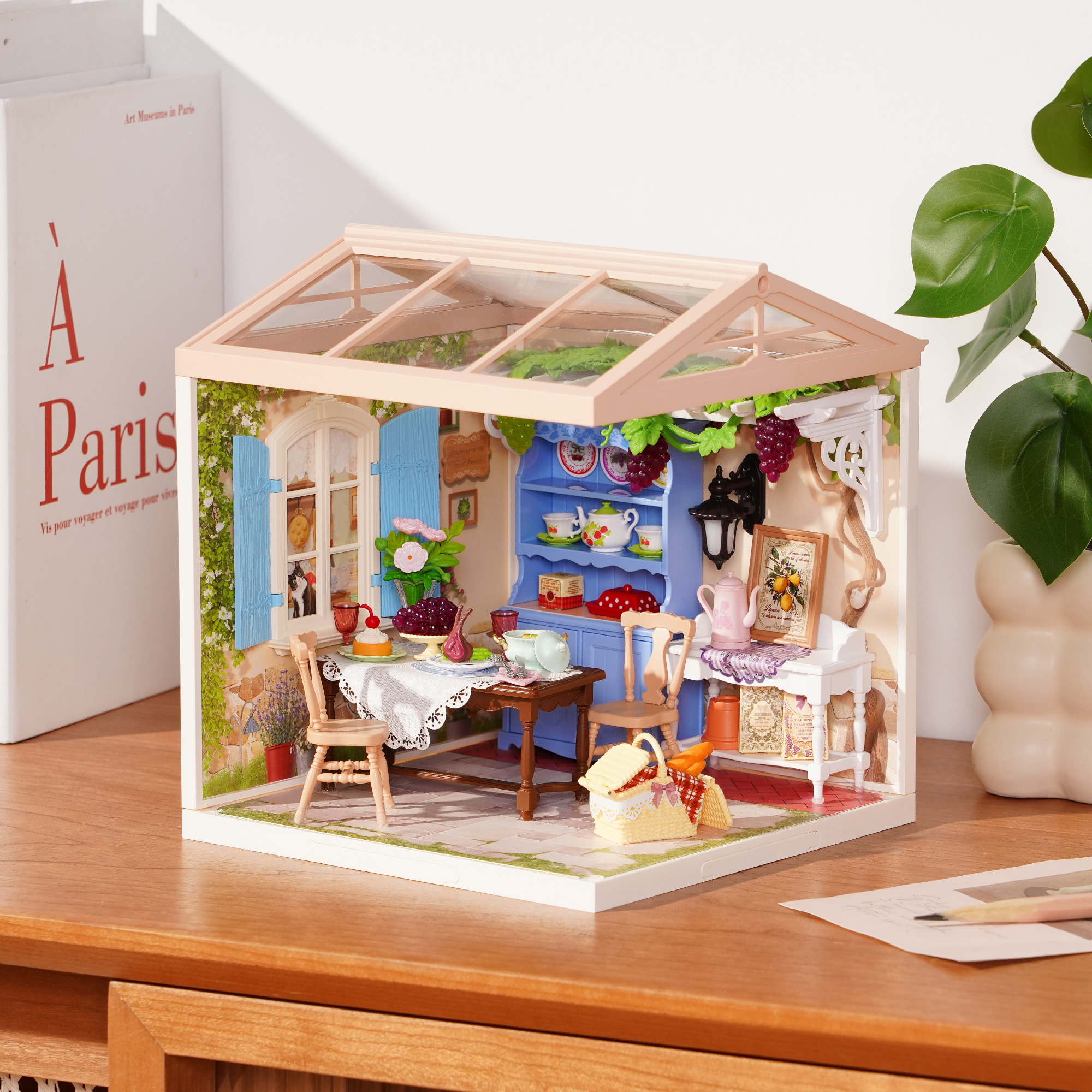 Rolife Midsummer Dream Yard DW025 Miniaturzimmer in einer Tisch-Wohnszene