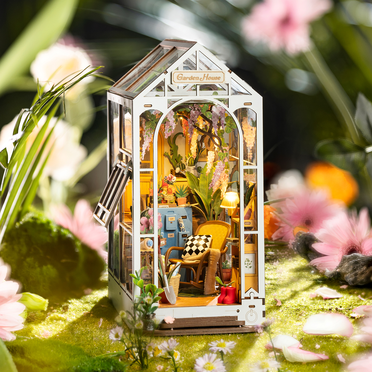 Rolife DIY Book Nook Kit - Holiday Garden House TGB06 buitentuin display scène