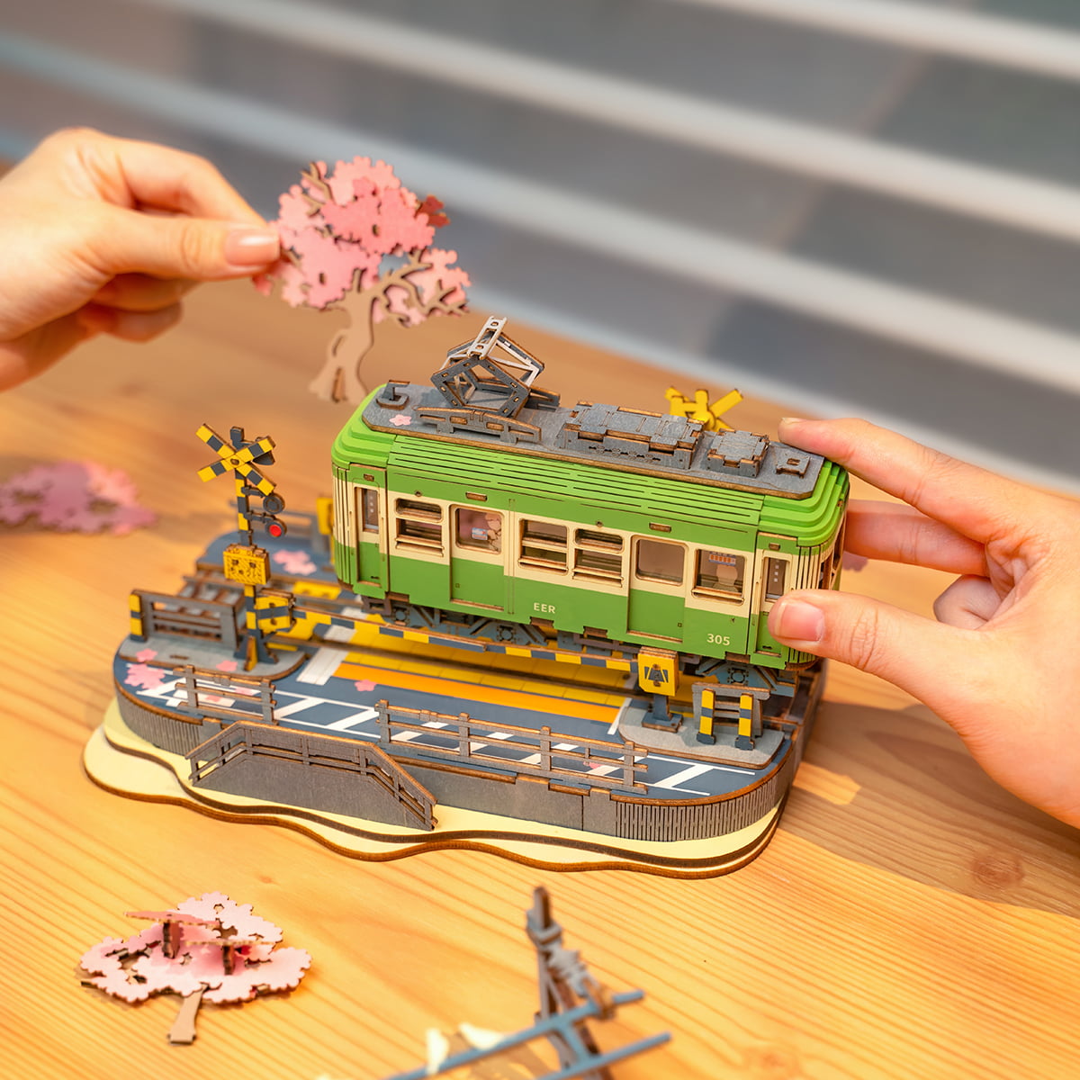 Rolife 3D Houten Puzzel - Sakura Journey TGS02 galerij afbeelding 5