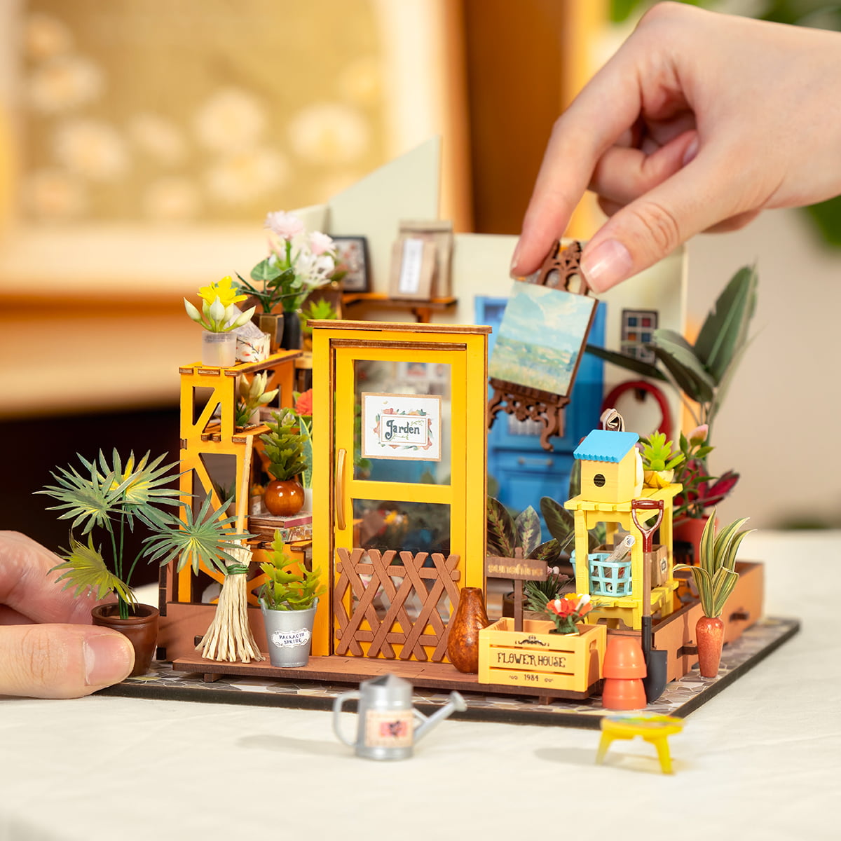 Rolife DIY Miniatuurhuis - Cathy's Bloemenhuis DG104 praktische montagescène
