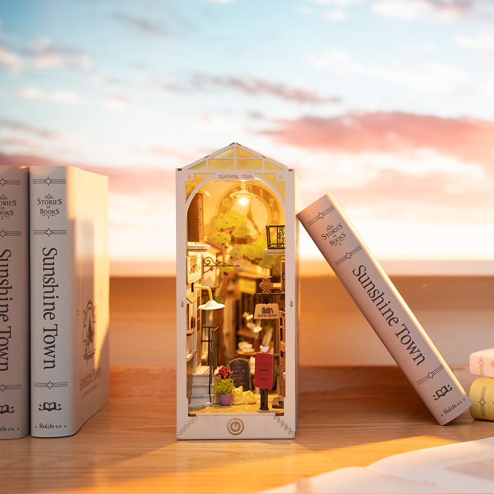 Rolife DIY Book Nook Kit Sunshine Town TGB02 warme boekenplank display scène