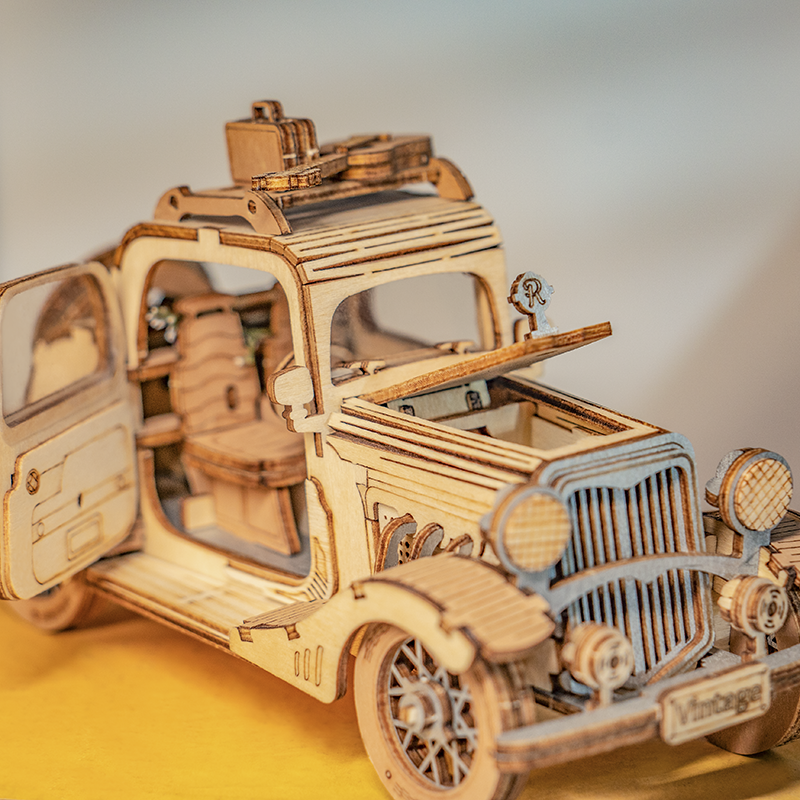 Rolife vintage auto TG504 vooraanzicht met beide deuren open