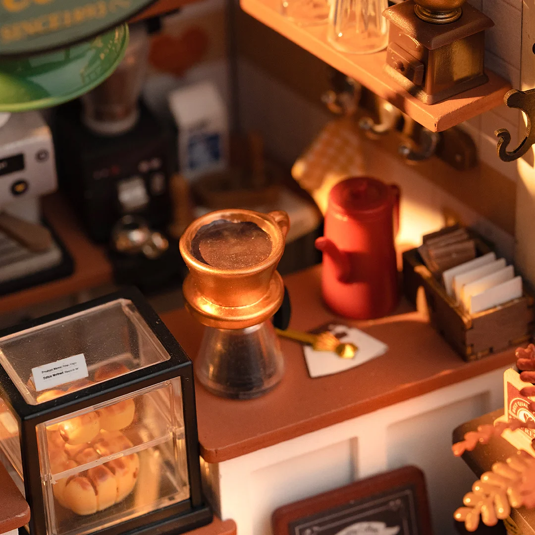 Rolife DIY Miniatuurhuis - Flavory Cafe DG162 kastdetail close-up