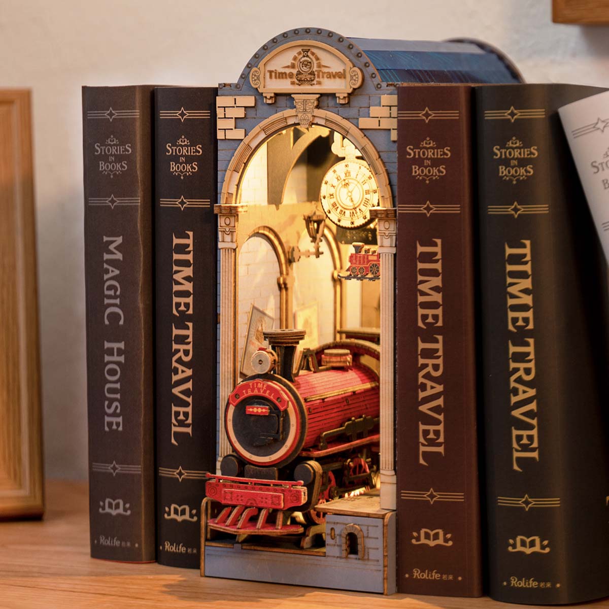 Rolife DIY Book Nook Kit Tijdreizen TGB04 boekenplankdisplay tussen boeken