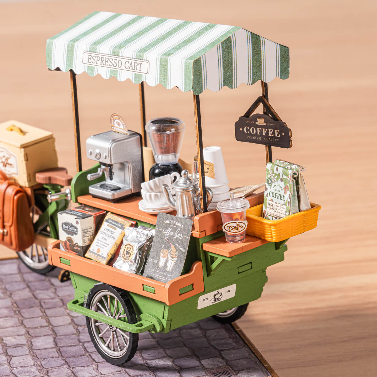 aromatisch koffiekarretje DG182 close-up van de espressokar, kopjes en koffiezakdetails