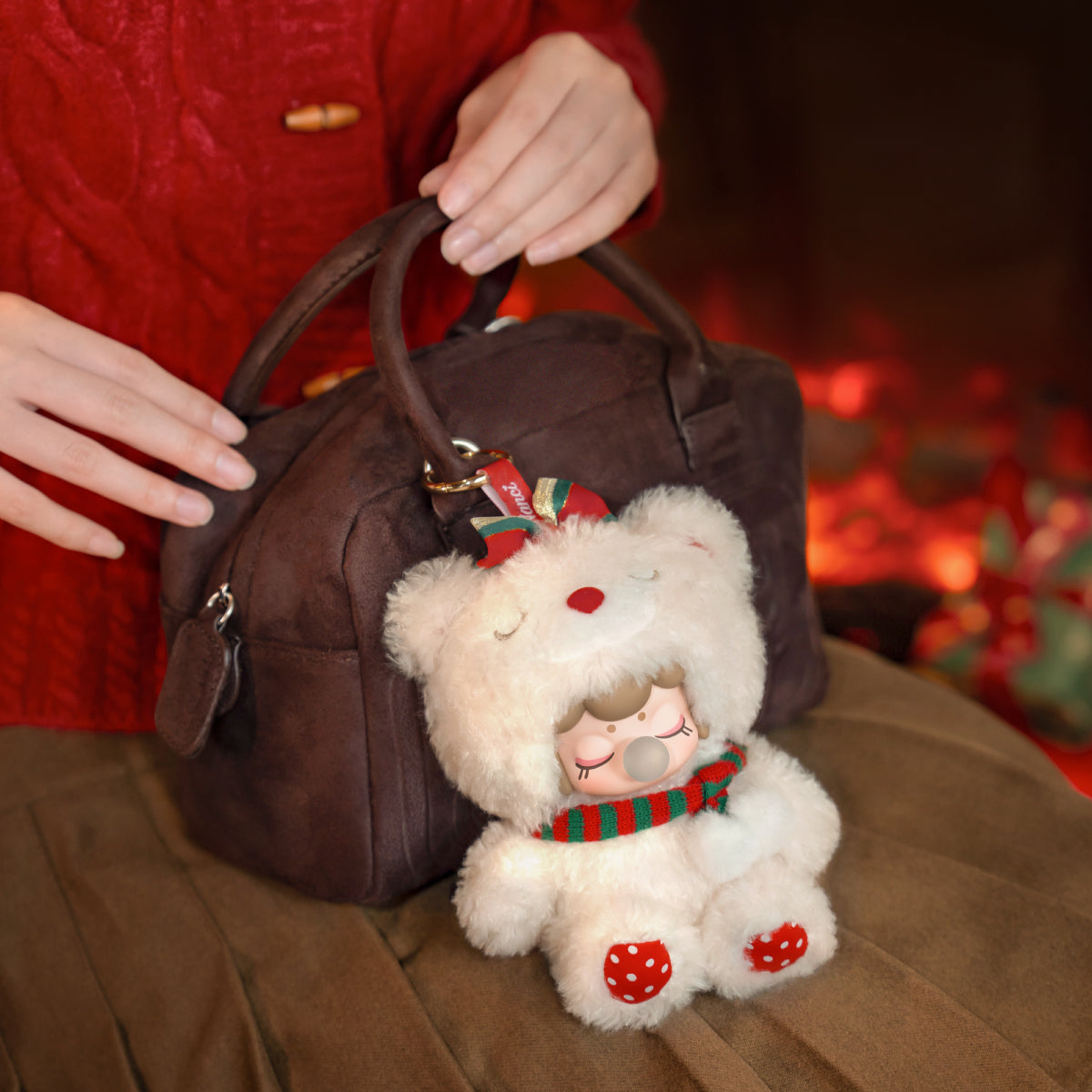 Nanci Christmas Bear pluchen hanger in de vorm van een handtasbedel