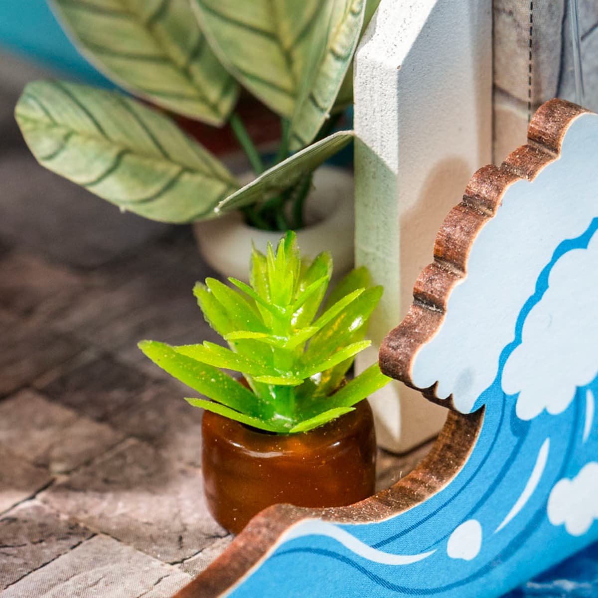 Rolife DIY Miniatuurhuis - Sea Holiday Restaurant DS039 potplant detail close-up