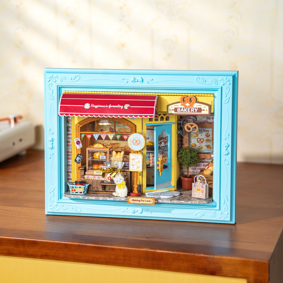 Rolife Fluffy Cat Bakery DP001 verhaallijst weergegeven op een tafelblad
