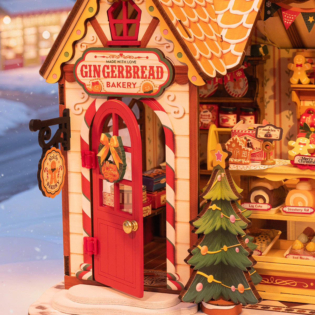 Gingerbread House DG176 close-up van de voordeur, uithangbord en boomdetails
