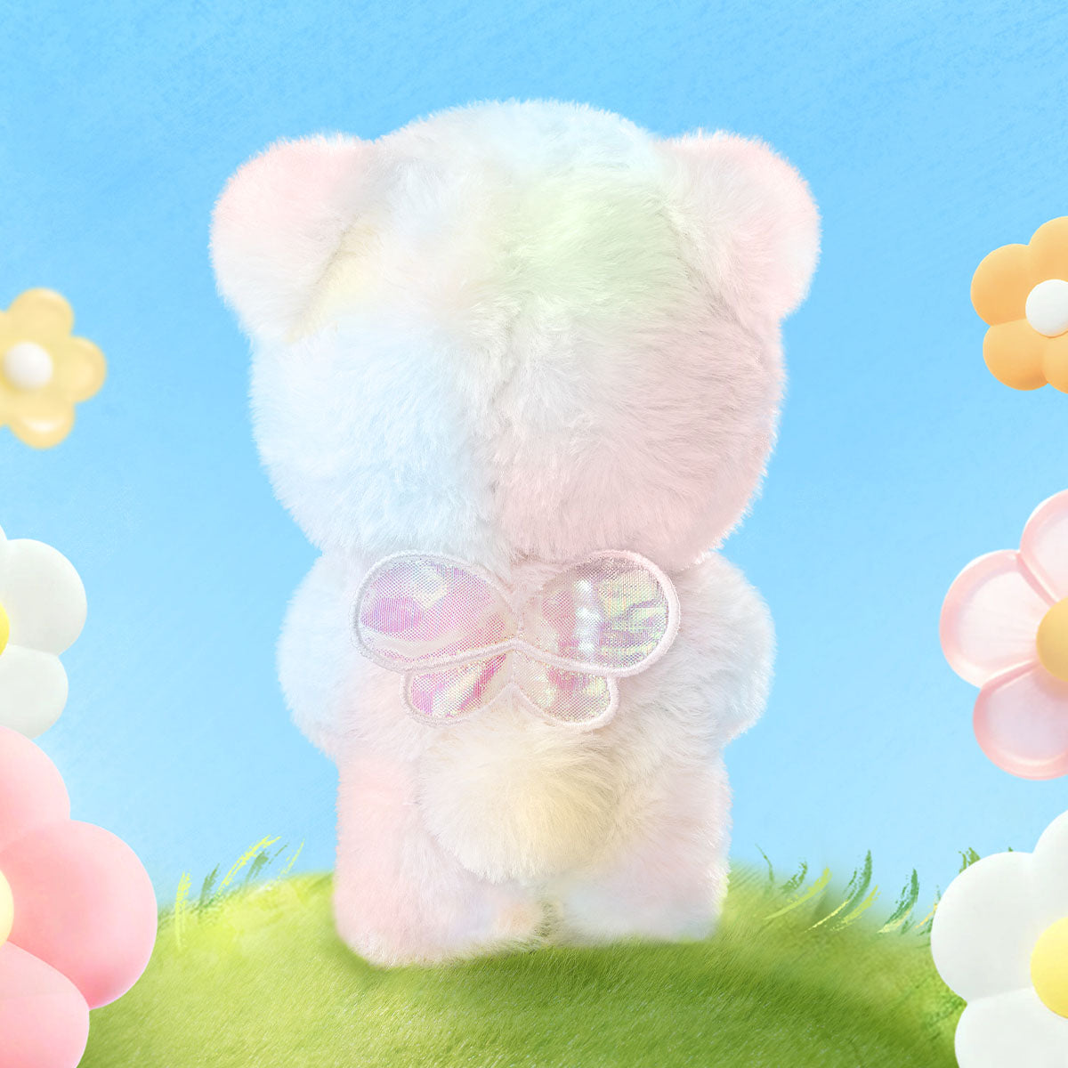 Achteraanzicht van Rolife Nanci Spring Bear MN003 pluchen hanger met strik en pluizige textuur.